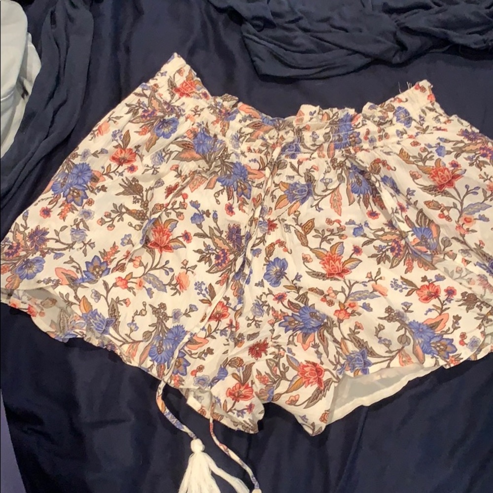 American Eagle | high rise floral dolphin shorts